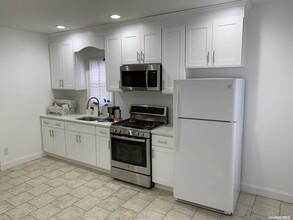 142-43 249th St-Unit -1 in Queens, NY - Foto de edificio - Building Photo