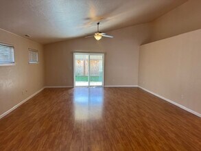 2010 Aristona St in Central Point, OR - Building Photo - Building Photo