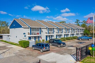 Delta Residence in La Porte, TX - Building Photo - Building Photo