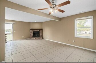 122 NE Greystone Dr in Lee's Summit, MO - Building Photo - Building Photo