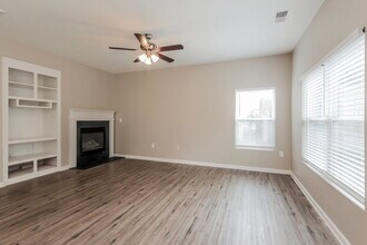 10243 Hugue Way in Charlotte, NC - Foto de edificio - Building Photo