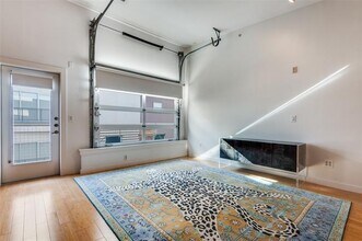 1111 S Akard St in Dallas, TX - Building Photo - Building Photo