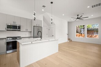 1714 Woodland Ave in Austin, TX - Building Photo - Building Photo