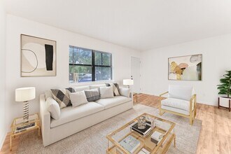 Whispering Winds Apartments in Daytona Beach, FL - Building Photo - Building Photo