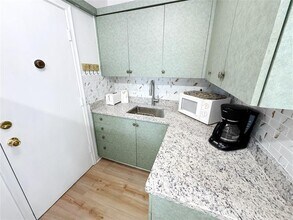 310 S Cypress Rd in Pompano Beach, FL - Building Photo - Building Photo