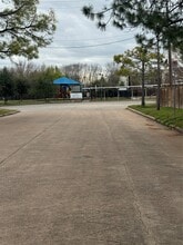 10821 Braes Bend Dr in Houston, TX - Building Photo - Building Photo