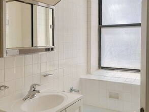 531 W Briar Pl, Unit 2G in Chicago, IL - Building Photo - Building Photo