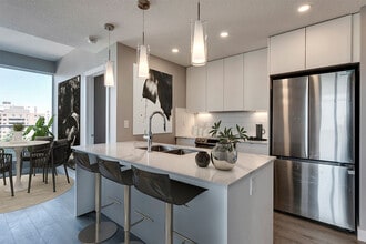 The View in Edmonton, AB - Building Photo - Building Photo