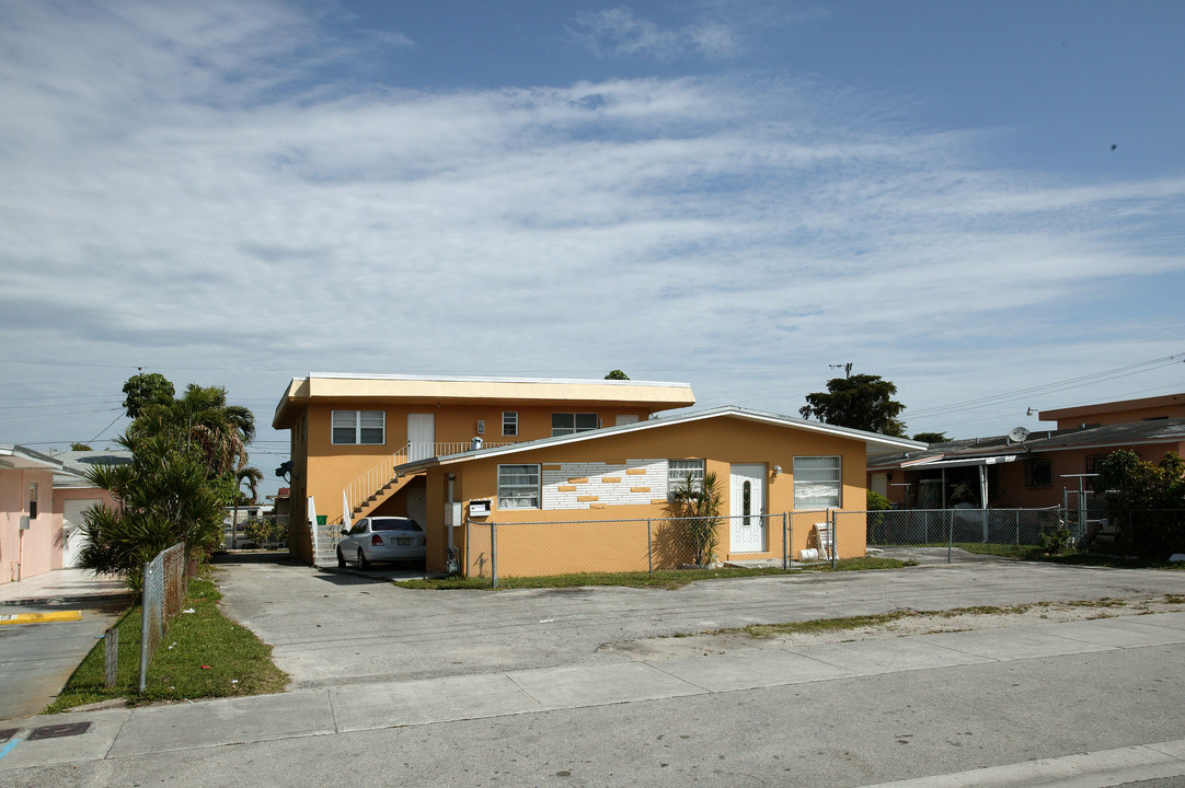 1025 W 23rd St in Hialeah, FL - Building Photo