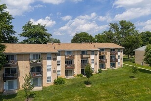 Top Of The Hill Apartments in Feasterville, PA - Building Photo