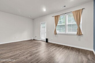 19 Katherine Dr in Burlington, NJ - Building Photo - Building Photo