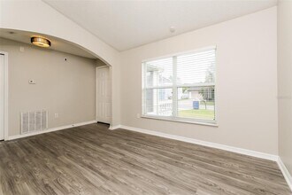 210 Dalton Dr in Kissimmee, FL - Foto de edificio - Building Photo