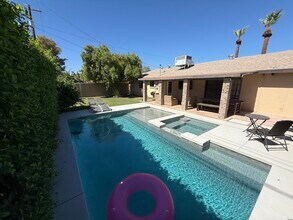 8021 E Oak St in Scottsdale, AZ - Building Photo - Building Photo