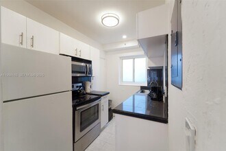 1538 Jefferson Ave-Unit -8 in Miami Beach, FL - Building Photo - Building Photo