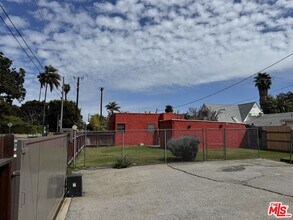 2437 Granville Ave in Los Angeles, CA - Building Photo - Building Photo