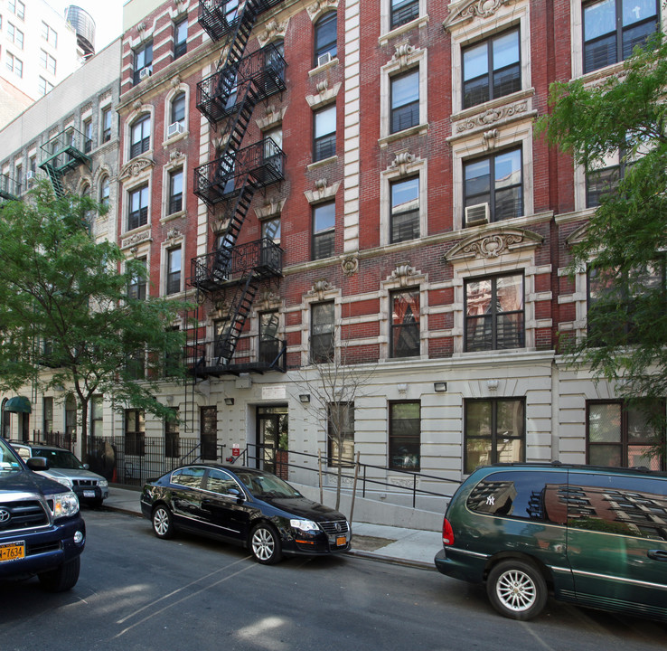 West 107th St Apartments in New York, NY - Foto de edificio