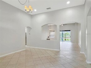 6817 Cromwell Garden Dr in Apollo Beach, FL - Building Photo - Building Photo