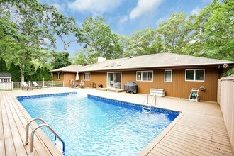 3 Harbor Rd in Hampton Bays, NY - Building Photo - Building Photo