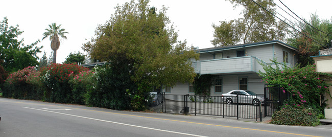 The Cape Cod in Van Nuys, CA - Building Photo - Building Photo