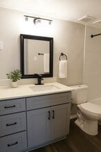 Donna Lynn Apartments in Grand Prairie, TX - Building Photo - Building Photo