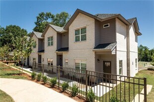 College Oaks E-106 in Auburn, AL - Building Photo