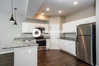 2068 N Sarah Dr in Jeffersonville, IN - Building Photo - Building Photo