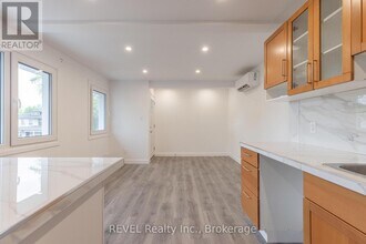 4992 McRae St in Niagara Falls, ON - Building Photo - Building Photo