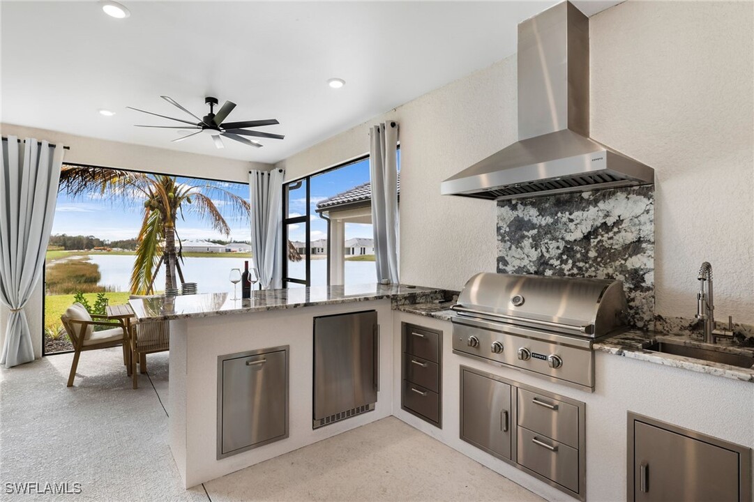 11963 Molto Dr in Ft. Myers, FL - Building Photo