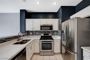 229 Serenity Crest St in Henderson, NV - Building Photo