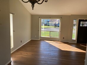 3373 Garland Pl in Enumclaw, WA - Building Photo - Building Photo