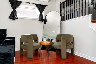 7003 Kalar Rd in Niagara Falls, ON - Building Photo