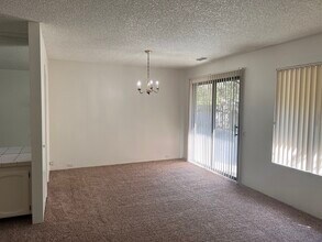 4745 Olive Oak Way in Carmichael, CA - Foto de edificio - Building Photo