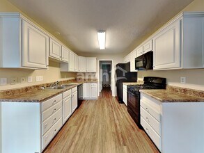 5 Stonington Way in Taylors, SC - Building Photo - Building Photo