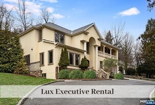 230 Hillcrest Rd in Ridgewood, NJ - Building Photo