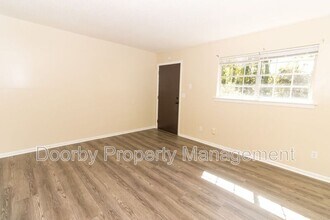 2425 Ashmore Ave in Chattanooga, TN - Foto de edificio - Building Photo