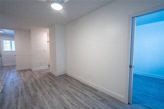 7325 Carlyle Ave in Miami Beach, FL - Building Photo - Building Photo