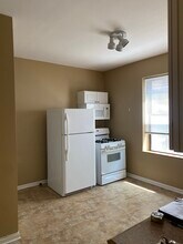 1064 W Granville Ave, Unit 34 in Chicago, IL - Building Photo - Building Photo