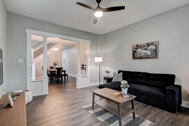 42 S Holmes Ave in Indianapolis, IN - Foto de edificio - Building Photo