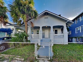115 S Grandview Ave in Daytona Beach, FL - Building Photo