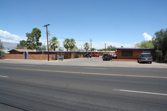 Casitas @ Thirteen Forty in Tucson, AZ - Foto de edificio - Building Photo