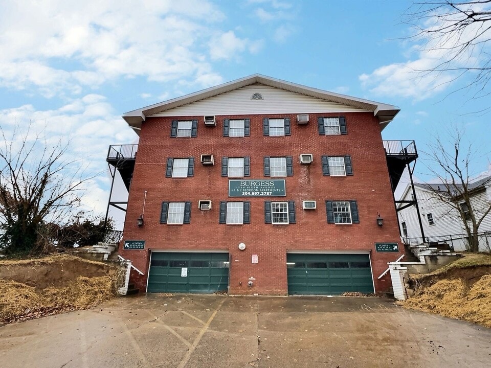 Burgess in Huntington, WV - Foto de edificio