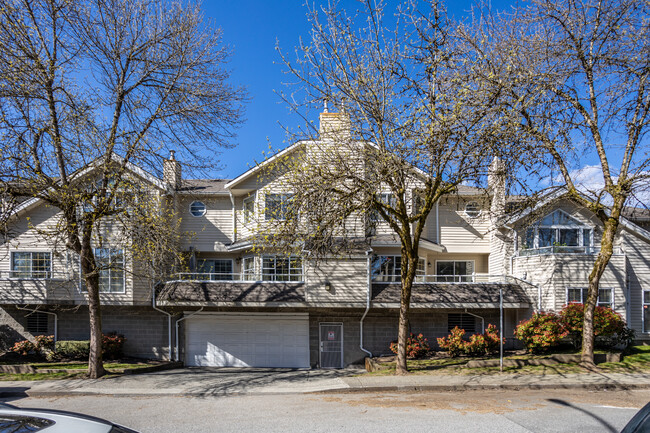 Park Lane in North Vancouver, BC - Building Photo - Building Photo