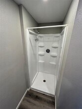 406 N D St, Unit 3 in Oskaloosa, IA - Foto de edificio - Building Photo