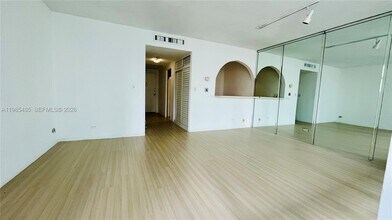 1408 Brickell Bay Dr, Unit 916 in Miami, FL - Foto de edificio - Building Photo