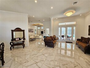 8122 Wilshire Lakes Blvd in Naples, FL - Building Photo - Building Photo