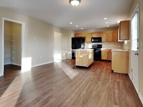 928 Delhi Dr in Trenton, OH - Building Photo - Building Photo