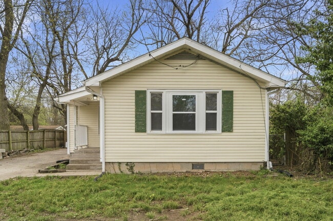 2822 E Cherry St in Springfield, MO - Building Photo - Building Photo