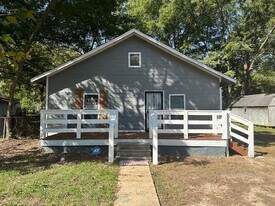 2099 Forest St in Milan, TN - Building Photo