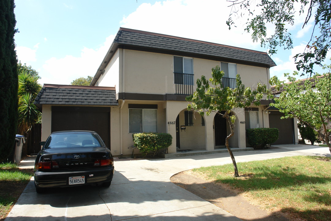 4667 Eagle Lake Dr in San Jose, CA - Foto de edificio