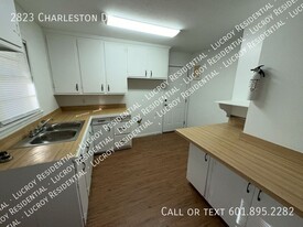 2823 Charleston Dr in Jackson, MS - Building Photo - Building Photo